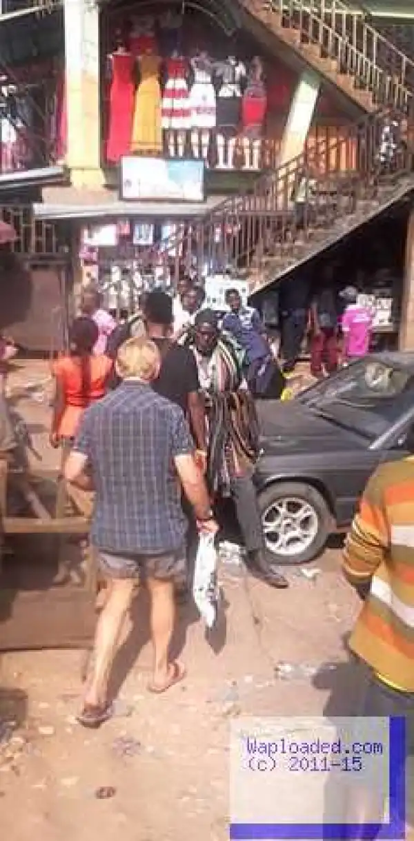 White Man Spotted In Benin Market Shopping For Nigerian Wife (Photos)